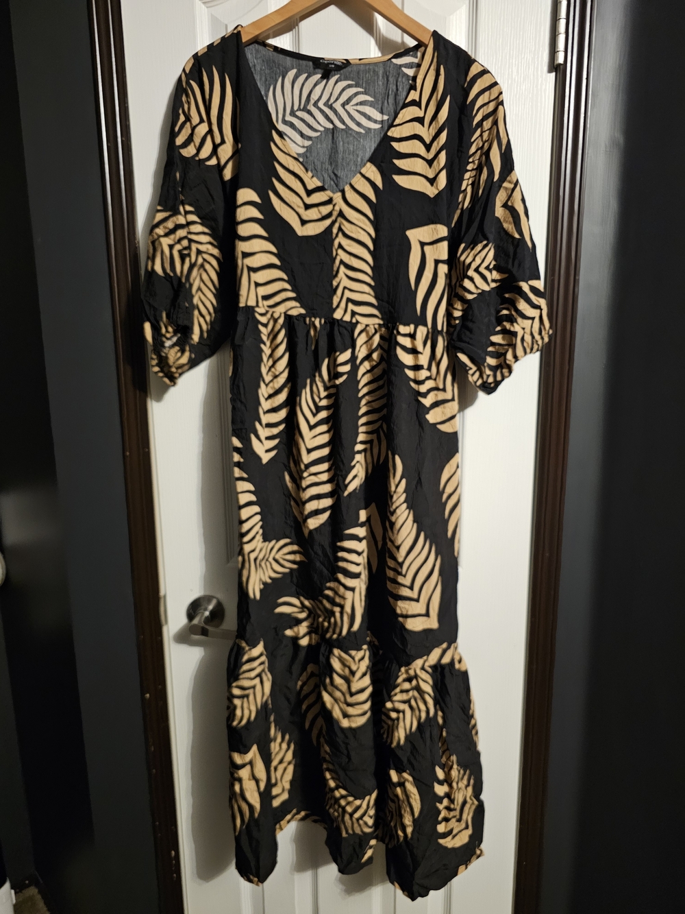 NWT Black & Tan Leaf Print V-Neck Women's Dress
